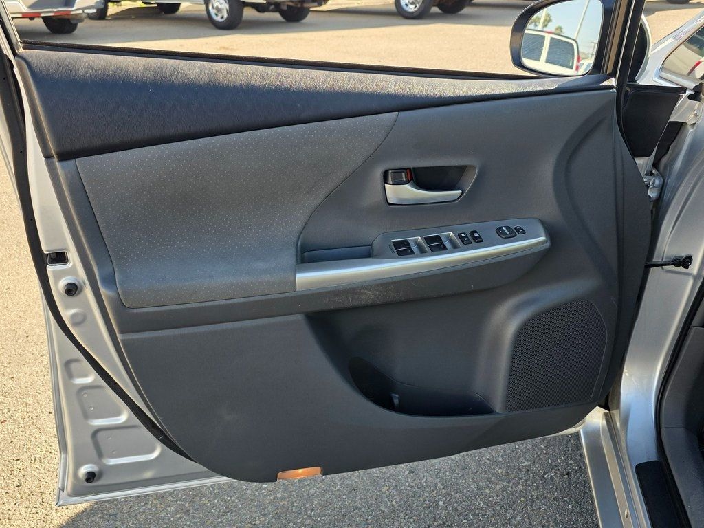 2014 Toyota Prius v  - 22962338 - 19