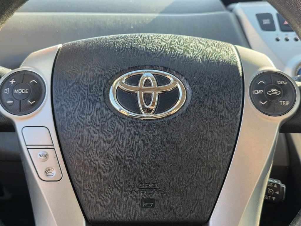 2014 Toyota Prius v  - 22962338 - 21