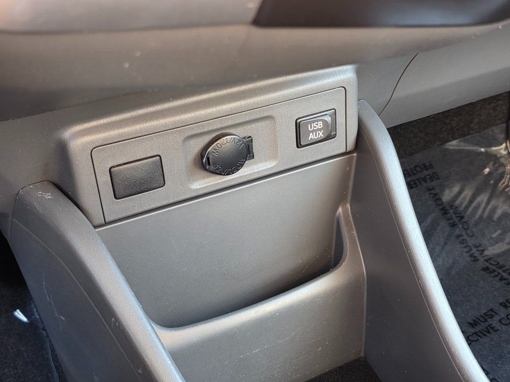 2014 Toyota Prius v  - 22962338 - 26