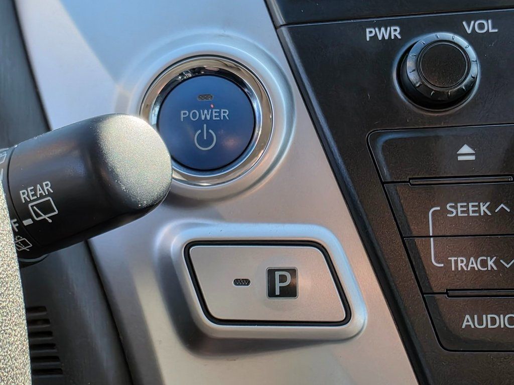 2014 Toyota Prius v  - 22962338 - 32