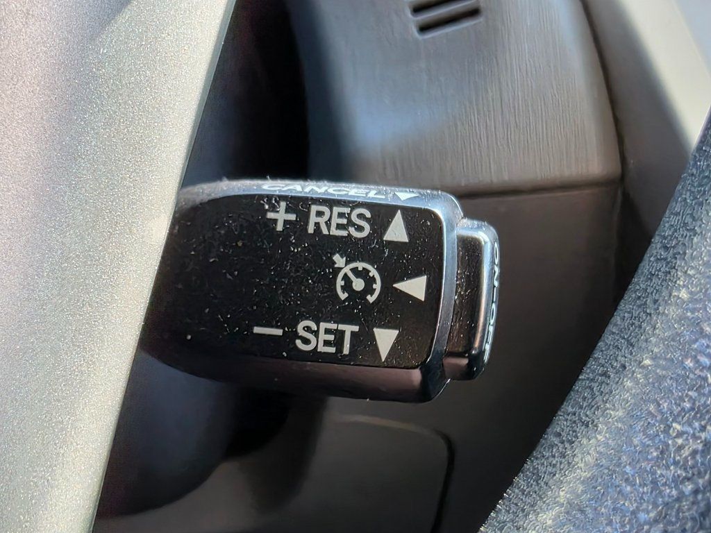 2014 Toyota Prius v  - 22962338 - 35