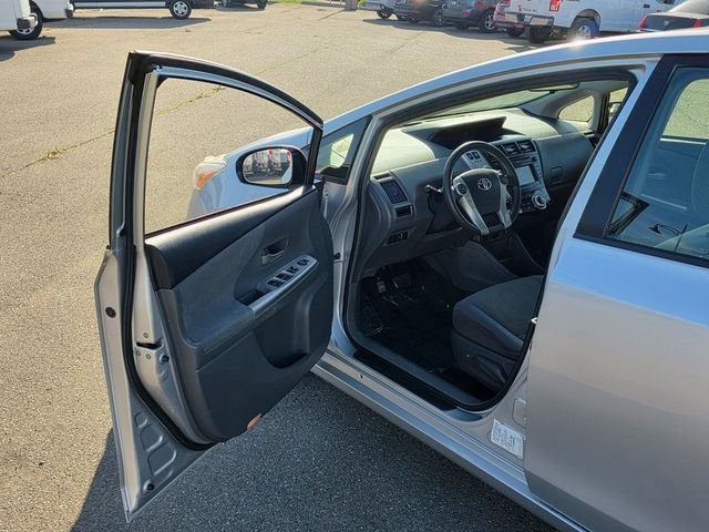 2014 Toyota Prius v  - 22962338 - 37