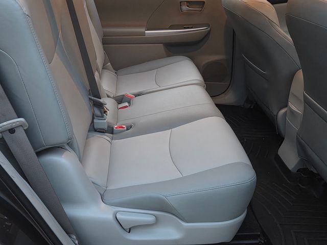 2014 Toyota Prius v 2014 Toyota Prius V  - 22949226 - 29