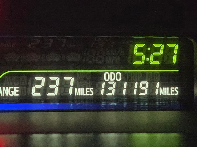 2014 Toyota Prius v 2014 Toyota Prius V  - 22949226 - 32