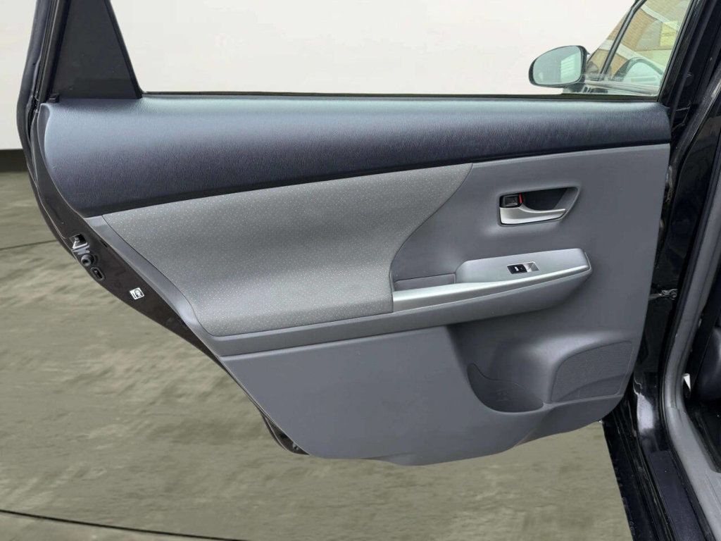 2014 Toyota Prius v 5dr Wagon Three - 22993937 - 16