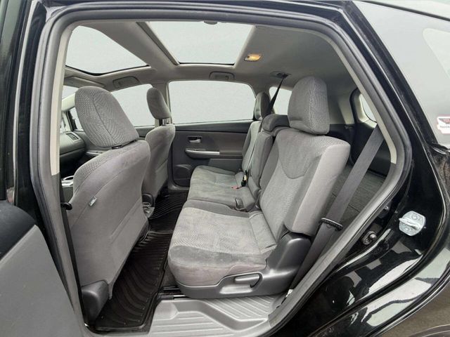 2014 Toyota Prius v 5dr Wagon Three - 22993937 - 17