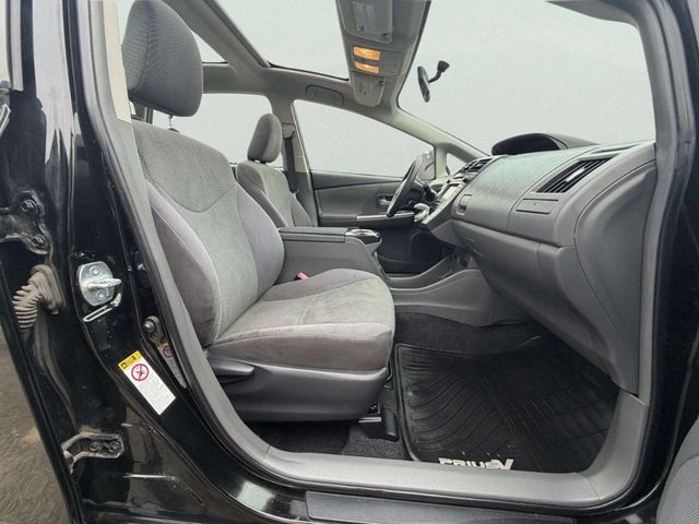 2014 Toyota Prius v 5dr Wagon Three - 22993937 - 22