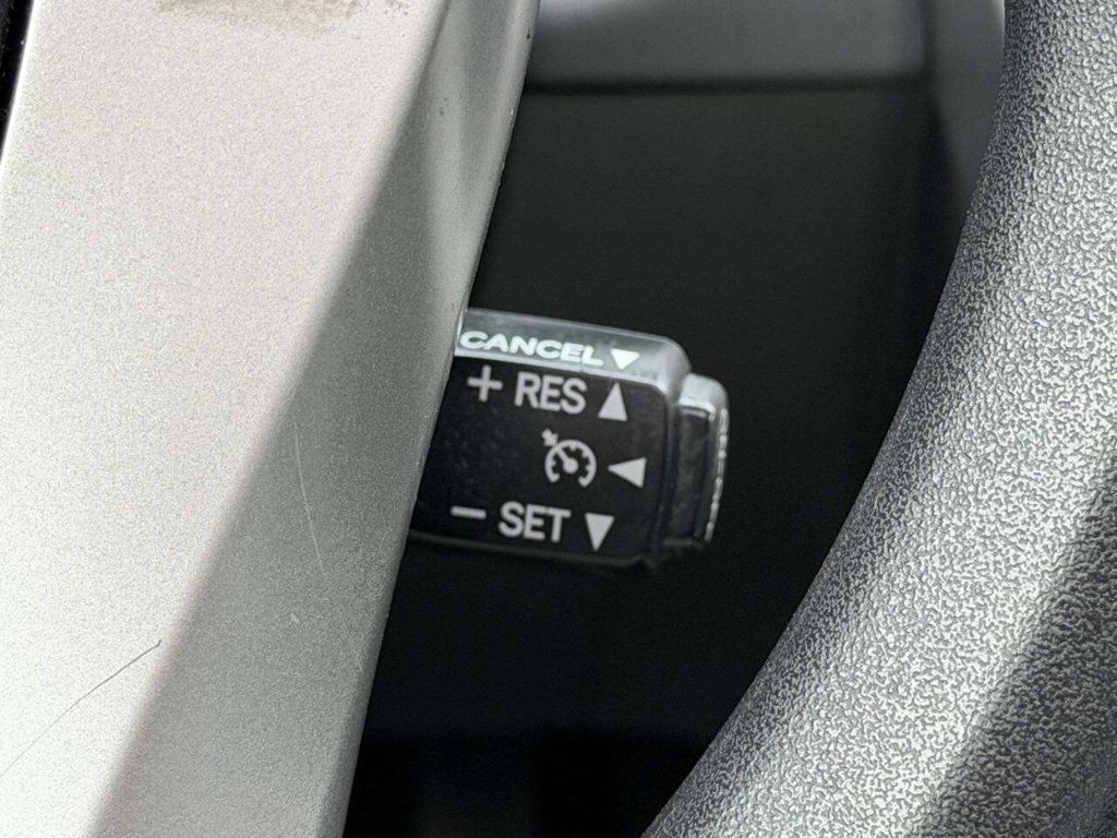 2014 Toyota Prius v 5dr Wagon Three - 22993937 - 29