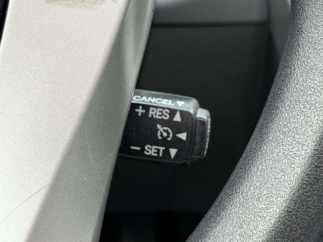 2014 Toyota Prius v 5dr Wagon Three - 22993937 - 29