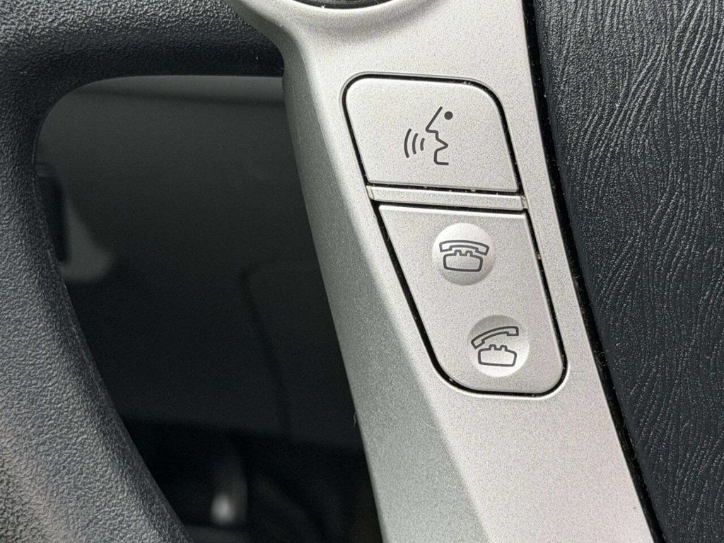 2014 Toyota Prius v 5dr Wagon Three - 22993937 - 31