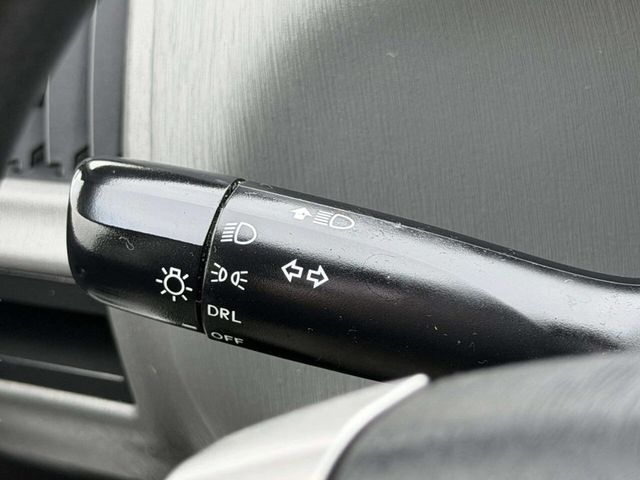 2014 Toyota Prius v 5dr Wagon Three - 22993937 - 32