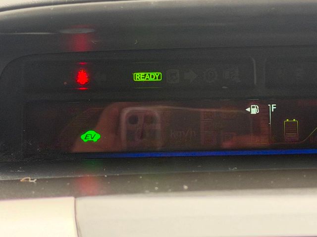 2014 Toyota Prius v 5dr Wagon Three - 22993937 - 37