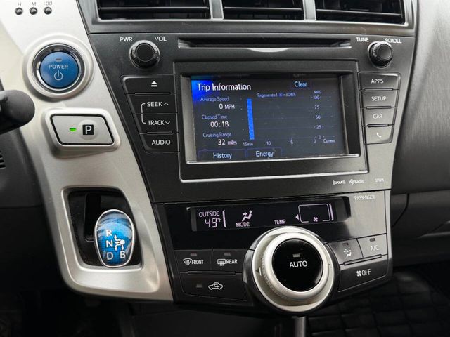 2014 Toyota Prius v 5dr Wagon Three - 22993937 - 39