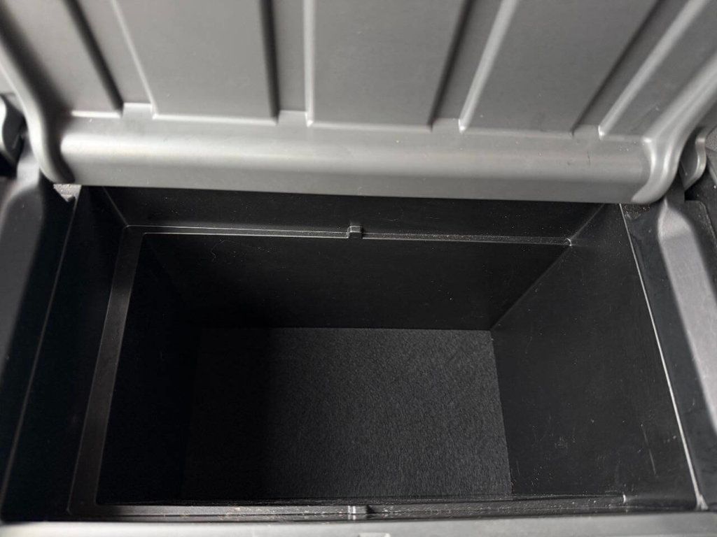 2014 Toyota Prius v 5dr Wagon Three - 22993937 - 45