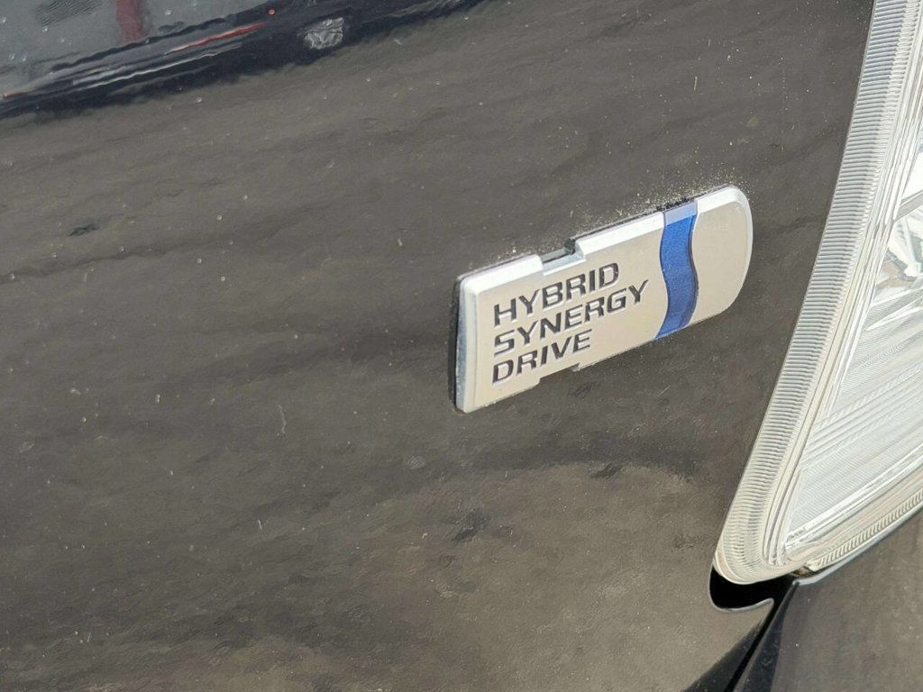 2014 Toyota Prius v 5dr Wagon Three - 22993937 - 4