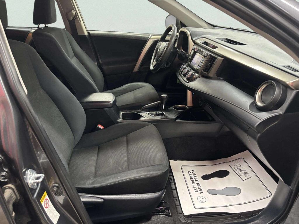 2014 Toyota RAV4 AWD 4dr LE - 23050438 - 18