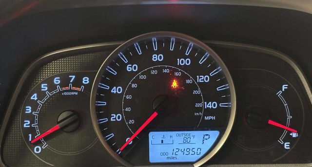 2014 Toyota RAV4 AWD 4dr LE - 23050438 - 29