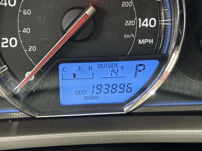 2014 Toyota RAV4 AWD 4dr Limited - 22976962 - 37