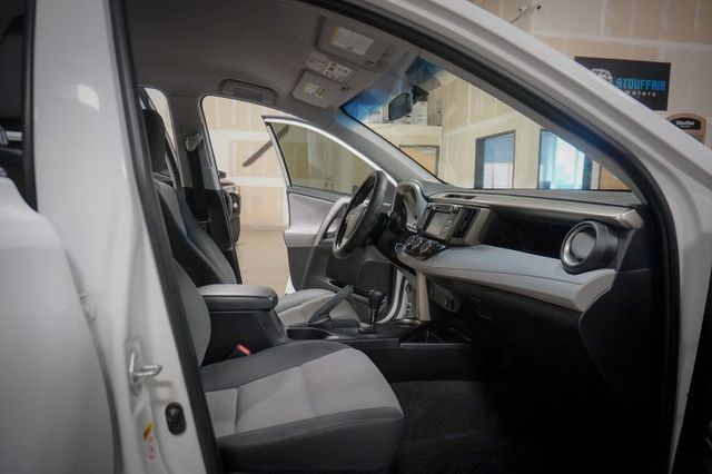 2014 Toyota RAV4 LE - 23078858 - 9