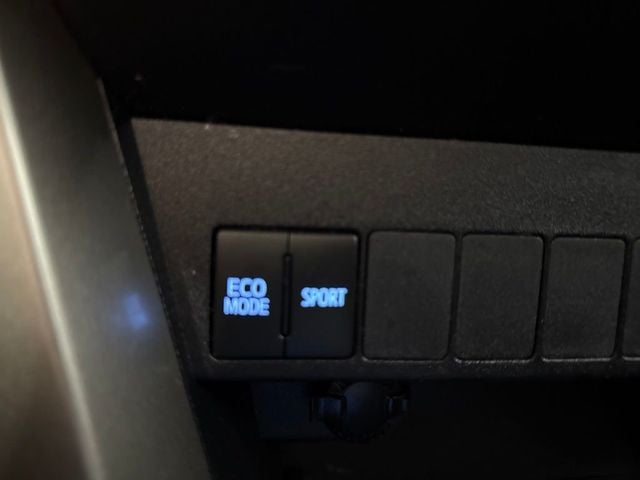 2014 Toyota RAV4 XLE - 23078738 - 19