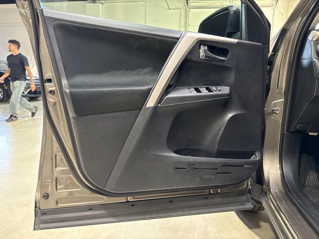 2014 Toyota RAV4 XLE - 23078738 - 23