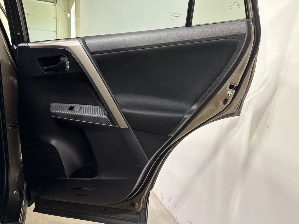 2014 Toyota RAV4 XLE - 23078738 - 29