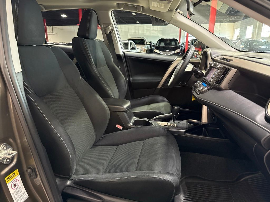 2014 Toyota RAV4 XLE - 23078738 - 30