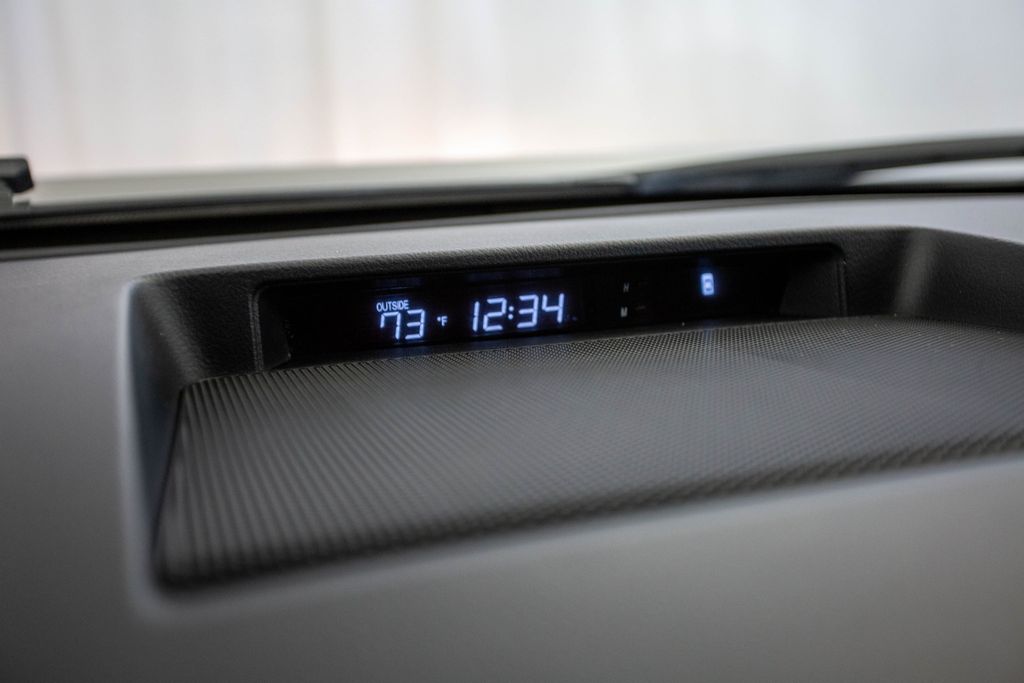 2014 Toyota Sequoia 4WD 5.7L FFV Limited - 22925878 - 56