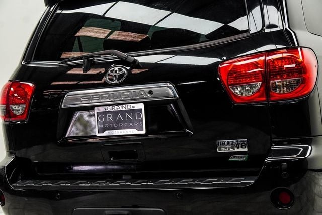 2014 Toyota Sequoia 4WD 5.7L FFV Platinum - 22986441 - 11