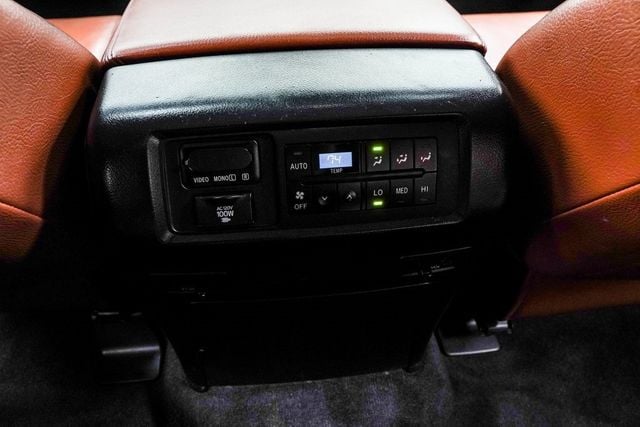 2014 Toyota Sequoia 4WD 5.7L FFV Platinum - 22986441 - 18