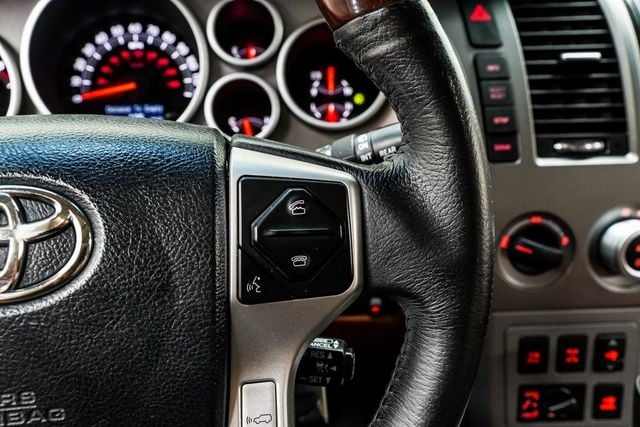 2014 Toyota Sequoia 4WD 5.7L FFV Platinum - 22986441 - 28