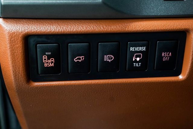 2014 Toyota Sequoia 4WD 5.7L FFV Platinum - 22986441 - 33