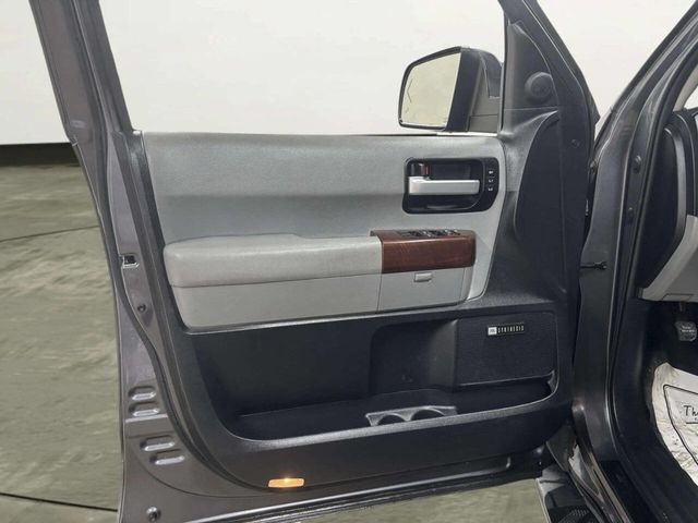 2014 Toyota Sequoia 4WD 5.7L FFV Platinum - 22987384 - 9