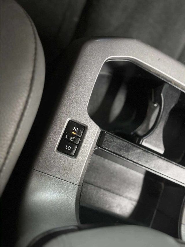 2014 Toyota Sequoia 4WD 5.7L FFV Platinum - 22987384 - 16