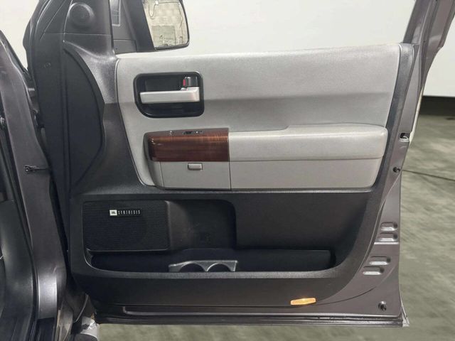 2014 Toyota Sequoia 4WD 5.7L FFV Platinum - 22987384 - 27