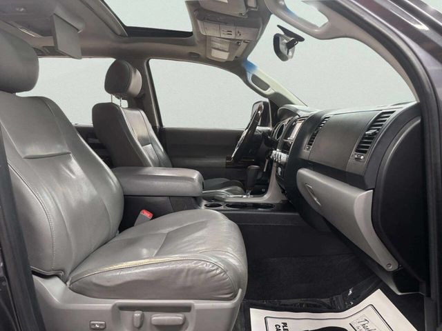 2014 Toyota Sequoia 4WD 5.7L FFV Platinum - 22987384 - 29