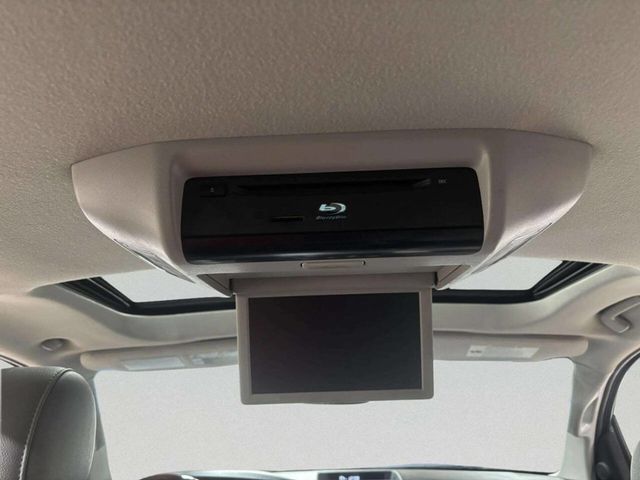 2014 Toyota Sequoia 4WD 5.7L FFV Platinum - 22987384 - 30