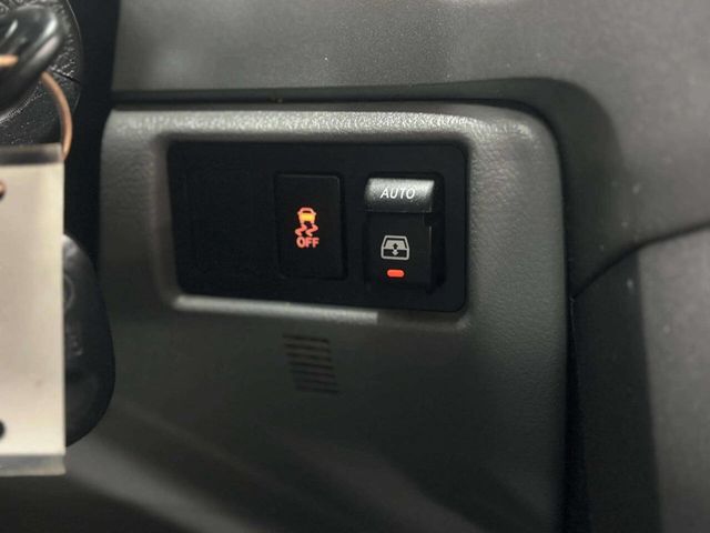 2014 Toyota Sequoia 4WD 5.7L FFV Platinum - 22987384 - 32