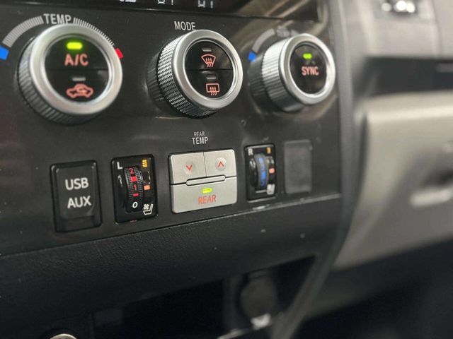 2014 Toyota Sequoia 4WD 5.7L FFV Platinum - 22987384 - 37