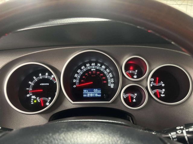 2014 Toyota Sequoia 4WD 5.7L FFV Platinum - 22987384 - 48