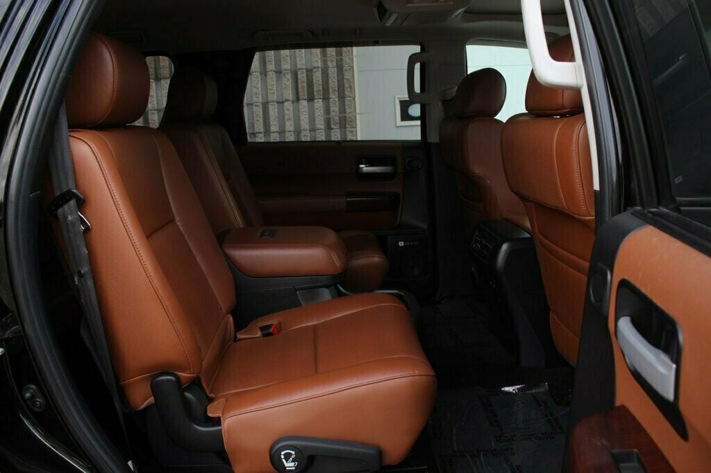 2014 Toyota Sequoia Platinum photo 11