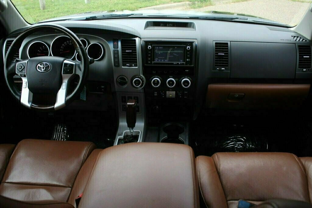 2014 Toyota Sequoia Platinum photo 13