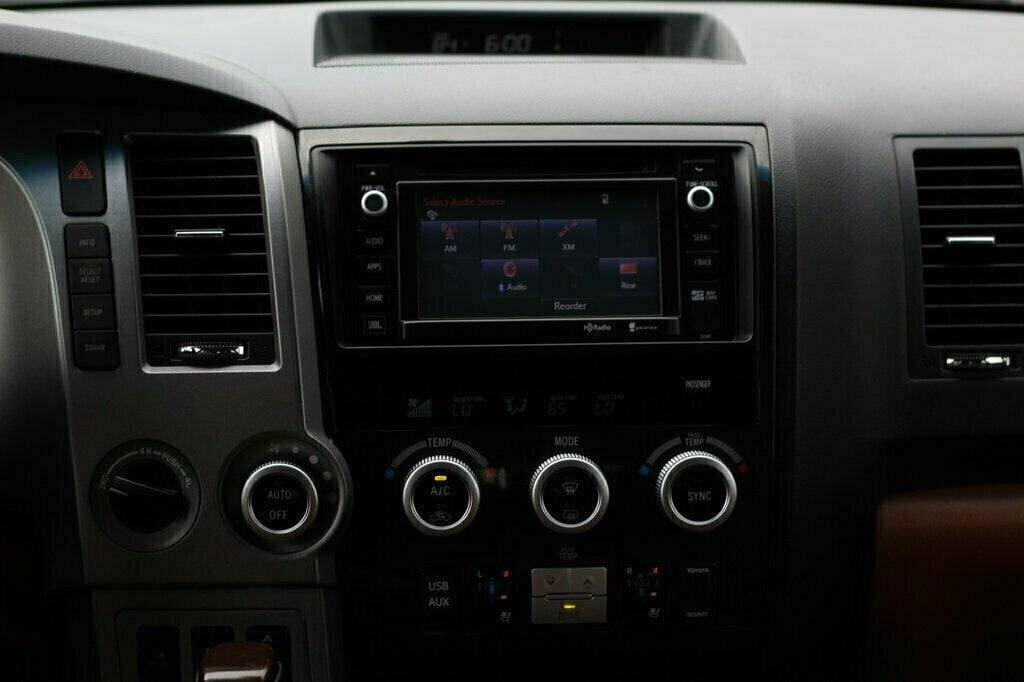 2014 Toyota Sequoia Platinum photo 14