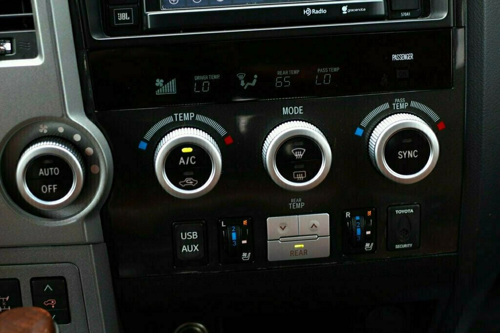 2014 Toyota Sequoia Platinum photo 16