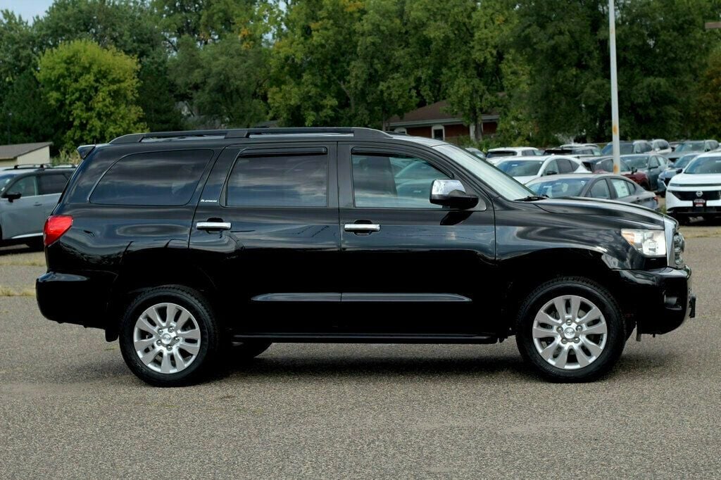2014 Toyota Sequoia Platinum photo 2