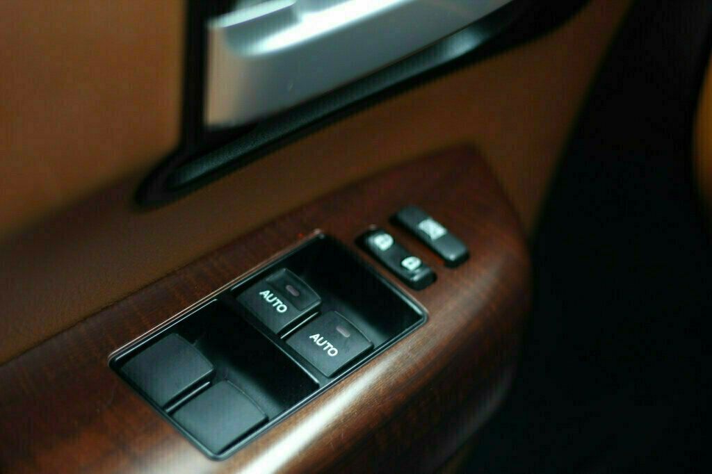 2014 Toyota Sequoia Platinum photo 21