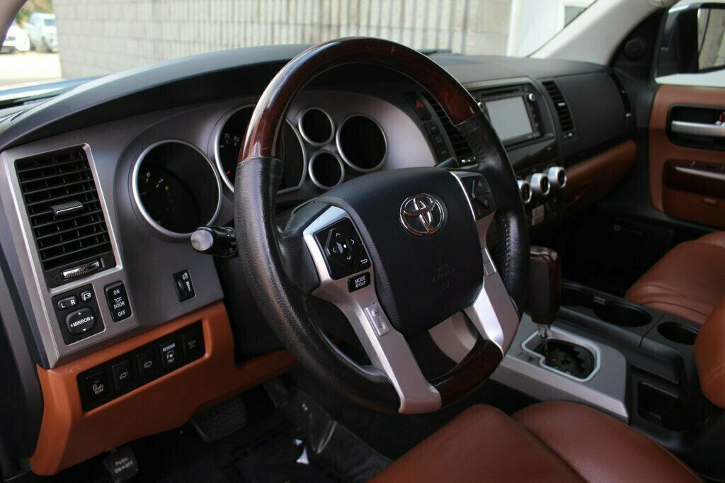 2014 Toyota Sequoia Platinum photo 25
