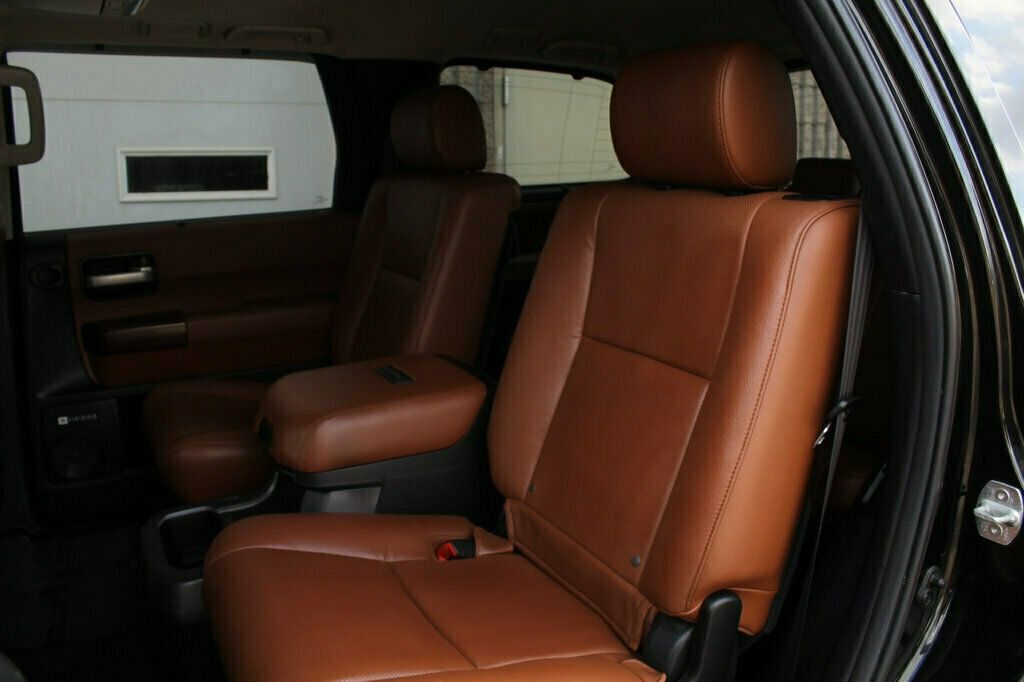 2014 Toyota Sequoia Platinum photo 29