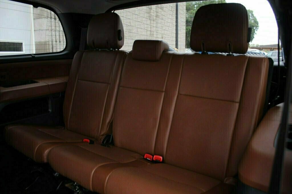 2014 Toyota Sequoia Platinum photo 30