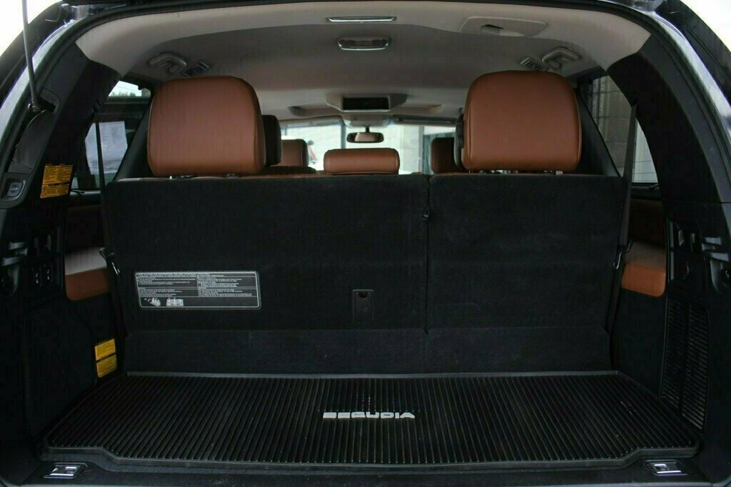 2014 Toyota Sequoia Platinum photo 31
